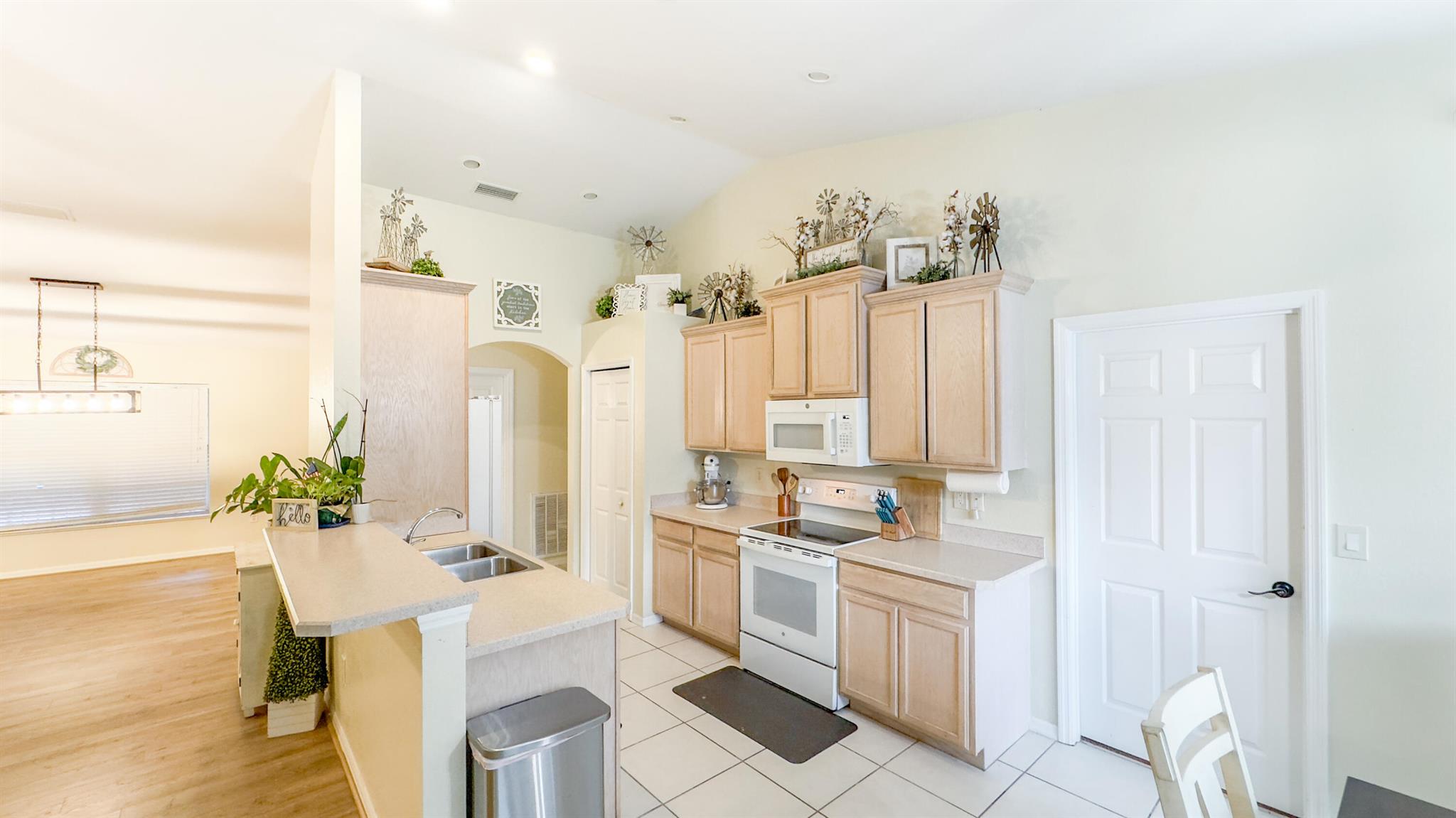 SUN N LK SEB UNIT 10 RPLT - Residential