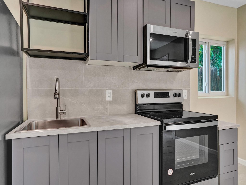 Hollywood Terrace 3-12 B - Residential Lease