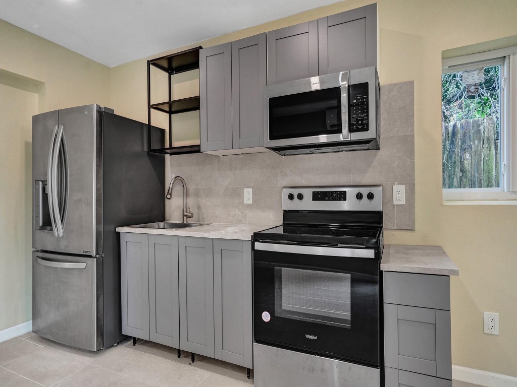 Hollywood Terrace 3-12 B - Residential Lease