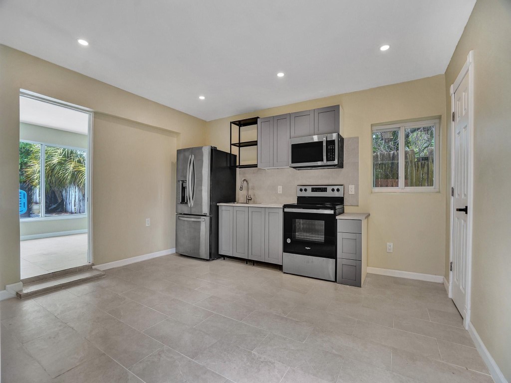 Hollywood Terrace 3-12 B - Residential Lease