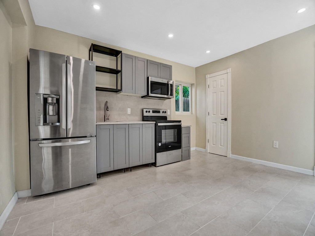 Hollywood Terrace 3-12 B - Residential Lease