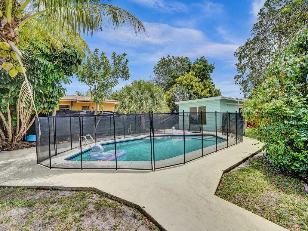 Photo of 2442 Garfield Street #4, Hollywood, FL 33020 (MLS # F10549123)