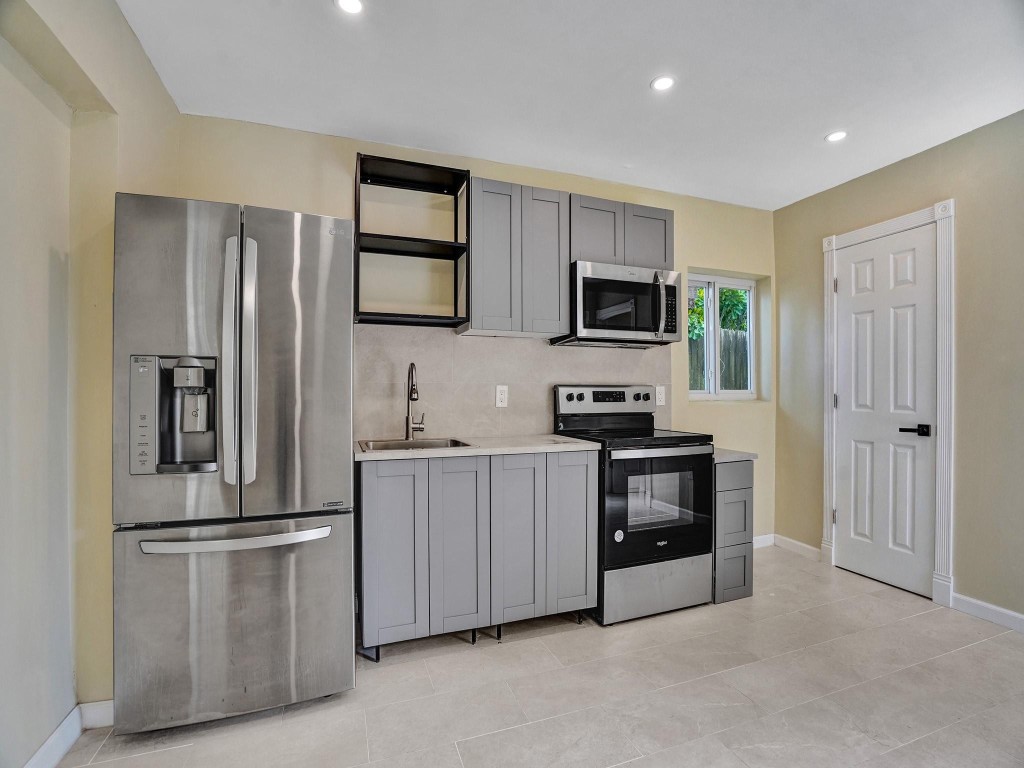 Hollywood Terrace 3-12 B - Residential Lease