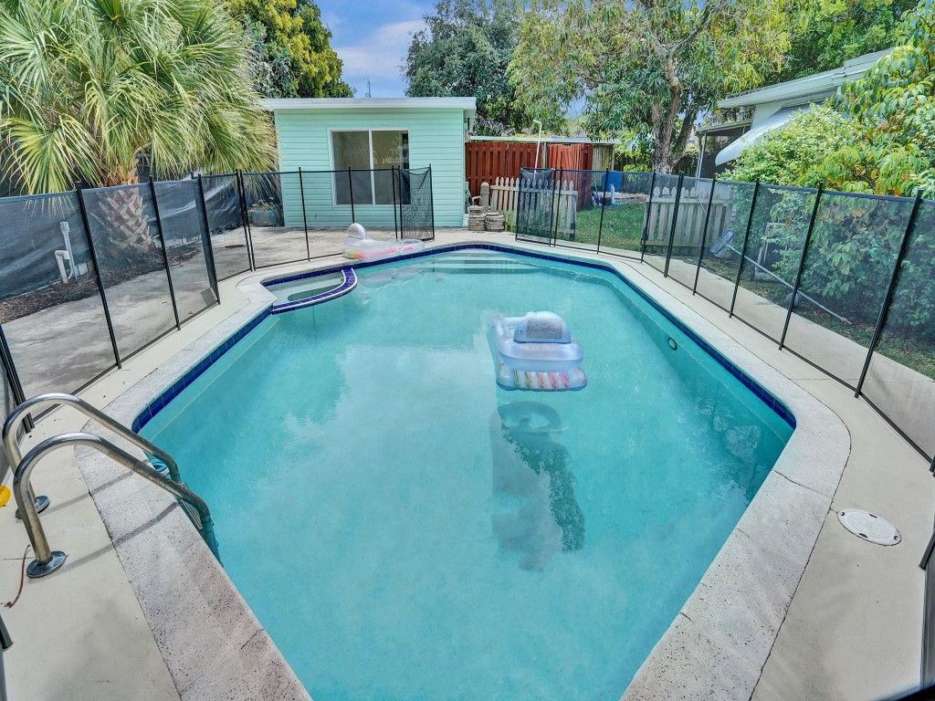 Photo of 2442 Garfield Street #4, Hollywood, FL 33020 (MLS # F10549123)