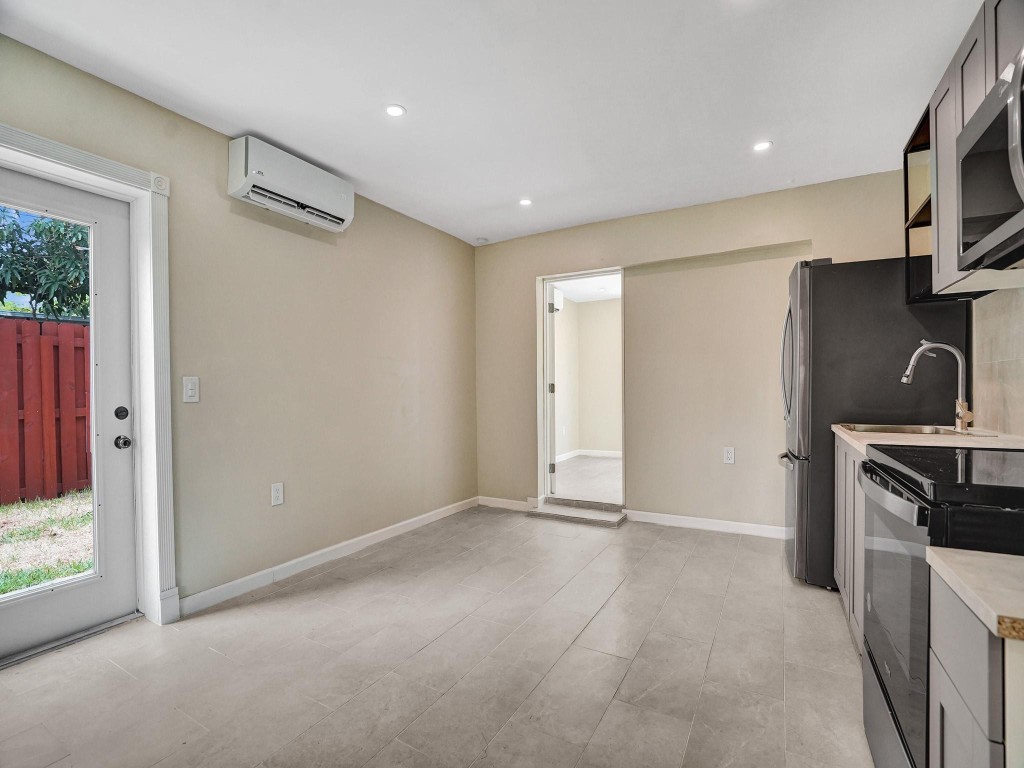 Hollywood Terrace 3-12 B - Residential Lease