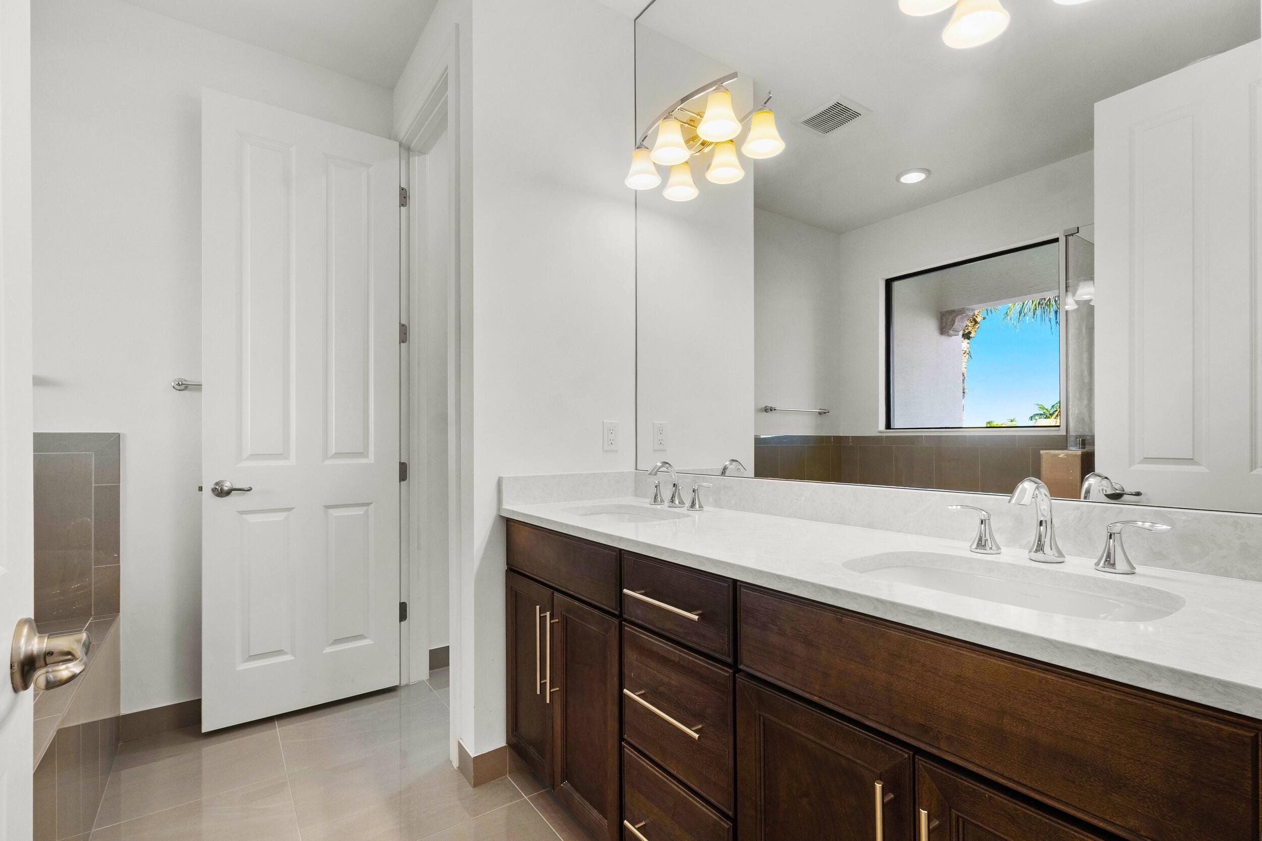 CASA DEL MAR - Residential