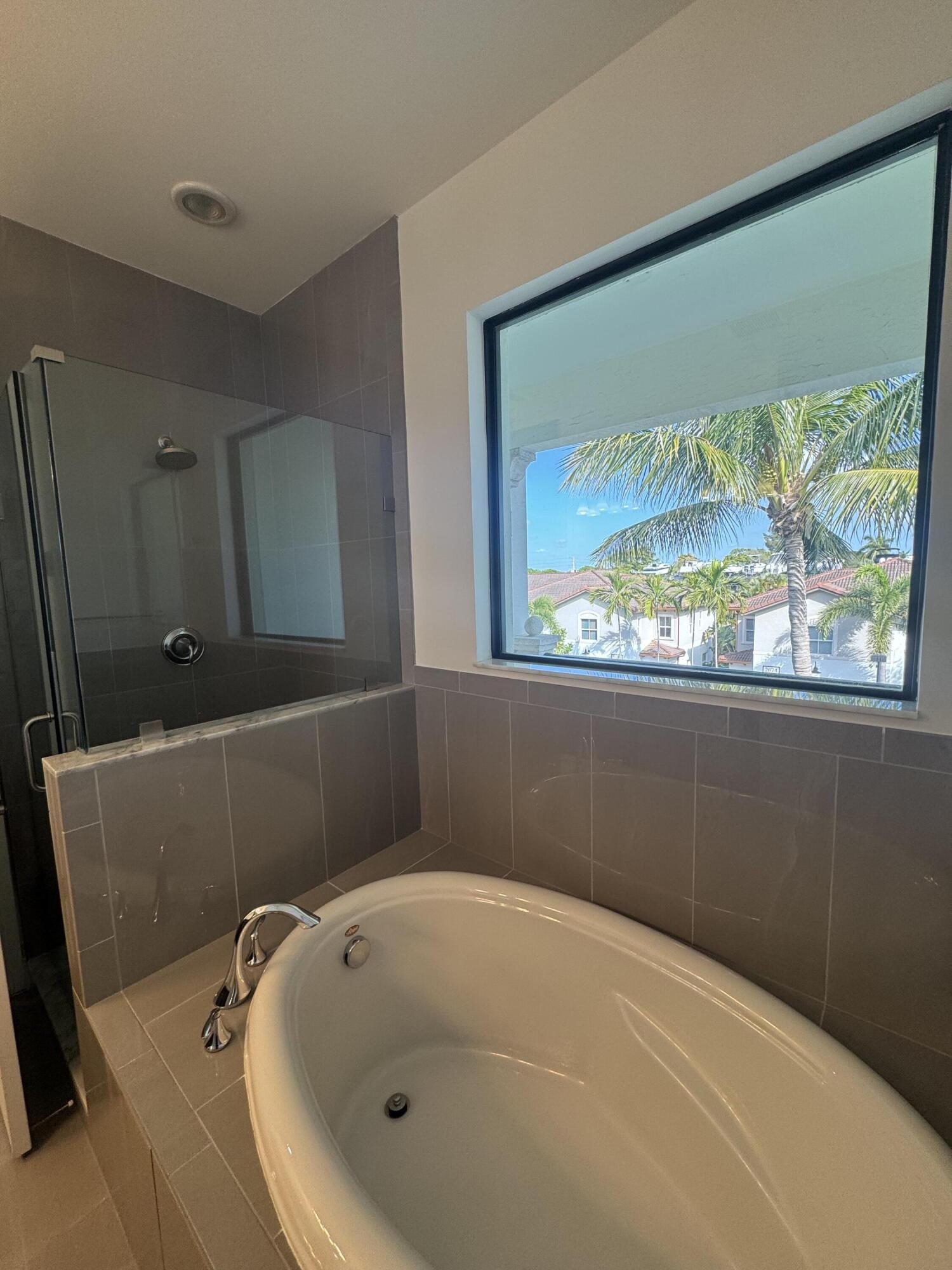 CASA DEL MAR - Residential