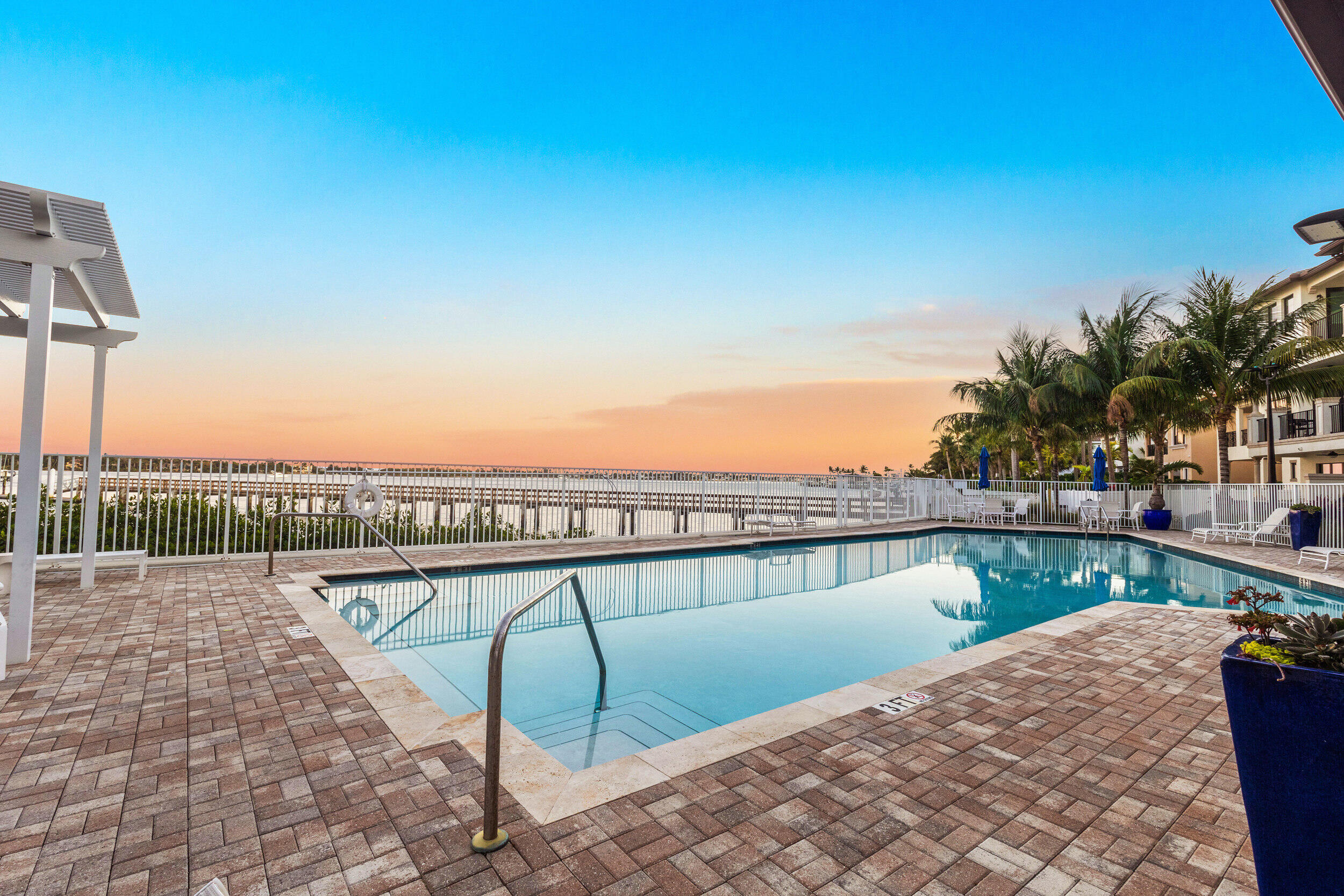 CASA DEL MAR - Residential