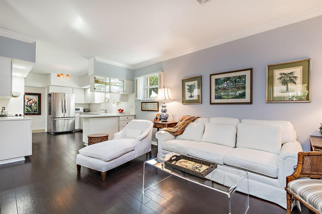 WORTH COURT - Residential