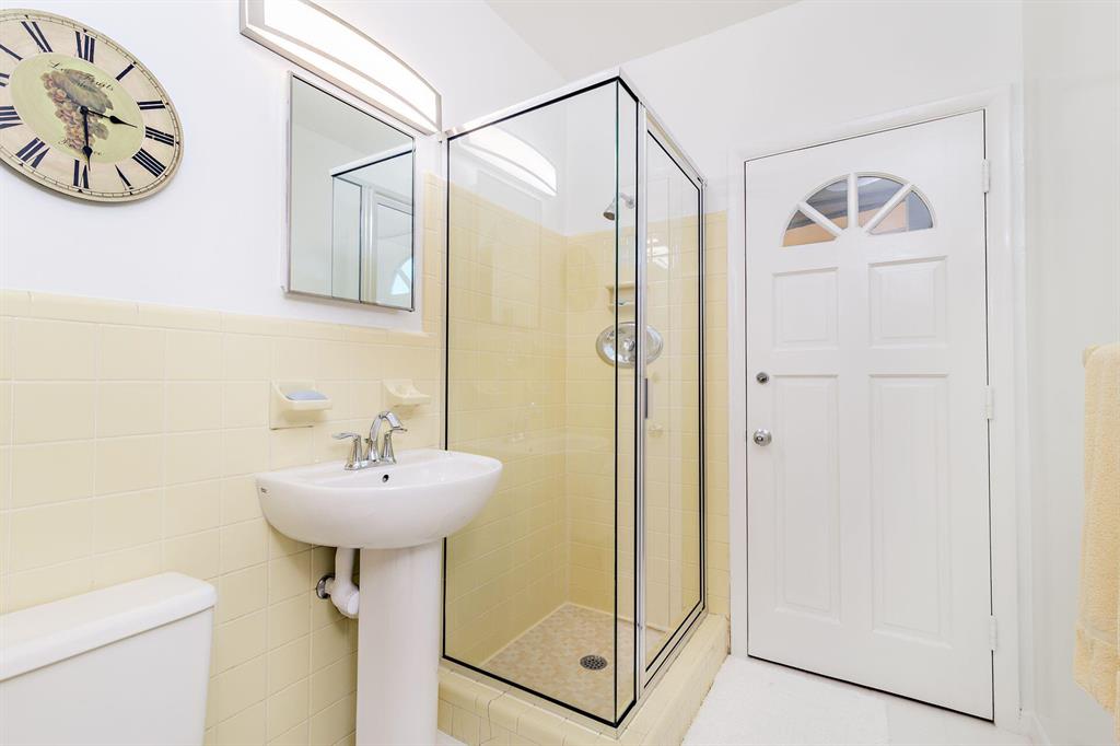 WORTH COURT - Residential