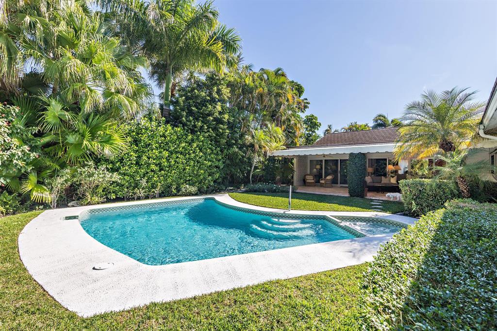 WORTH COURT - Residential