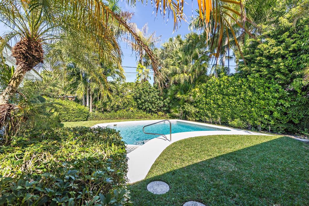 WORTH COURT - Residential