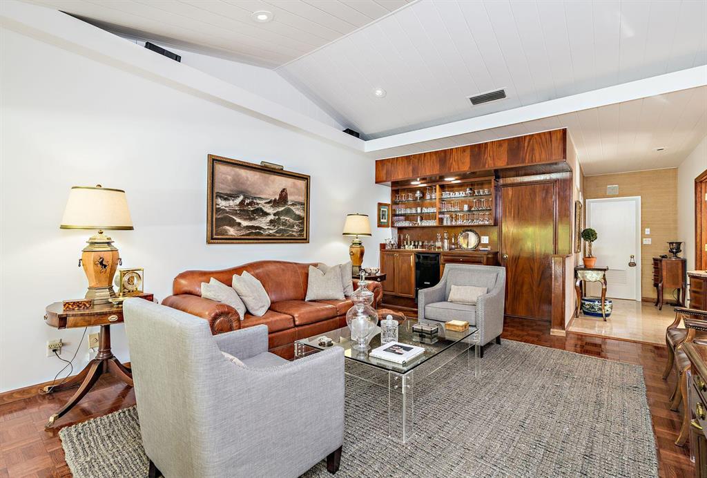 WORTH COURT - Residential