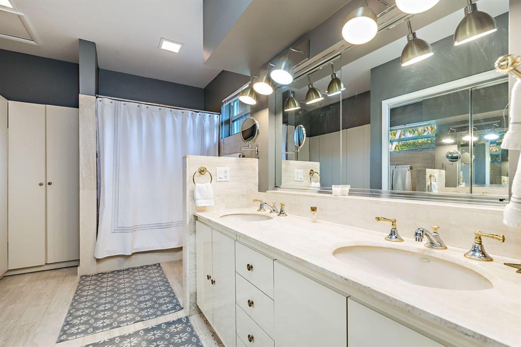 WORTH COURT - Residential