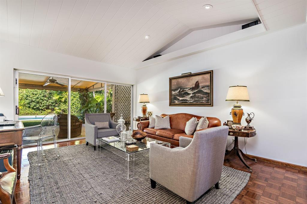 WORTH COURT - Residential