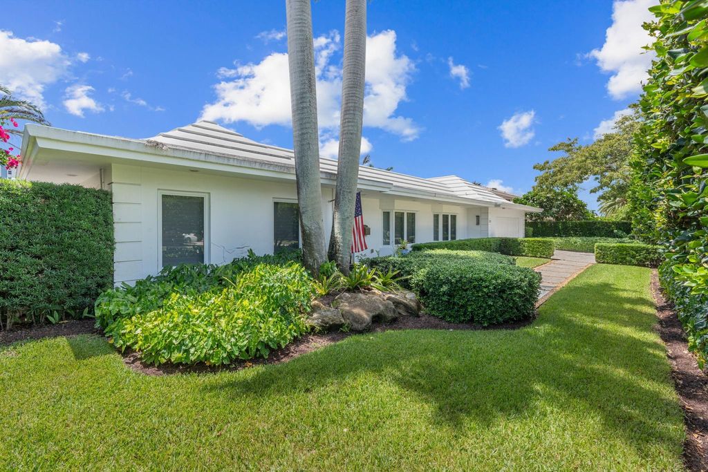Photo of 2848 NE 35th Court, Fort Lauderdale, FL 33308 (MLS # F10522781)