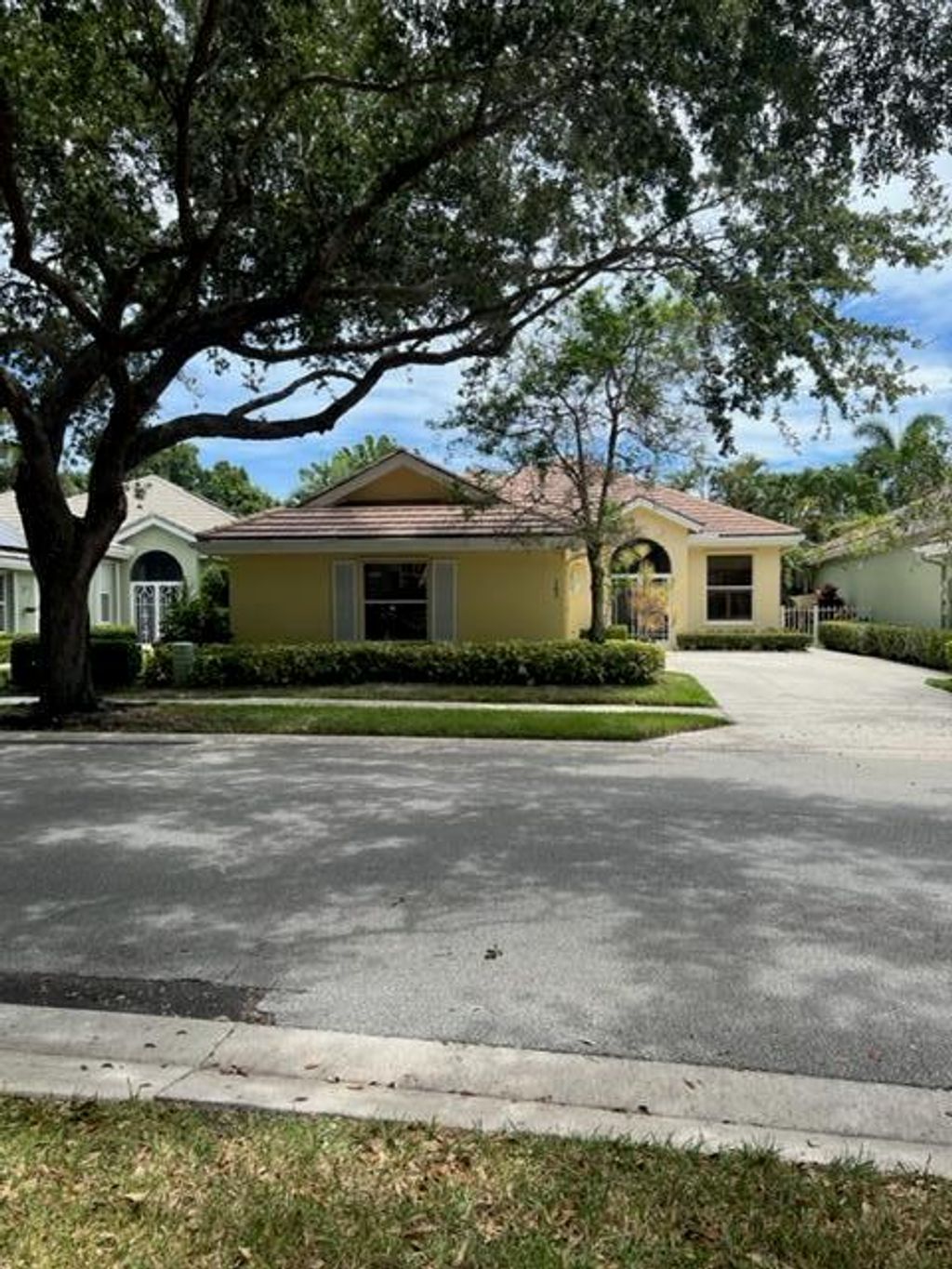 Photo of 142 S Hampton Drive Dr, Jupiter, FL 33458 (MLS # R10826134)