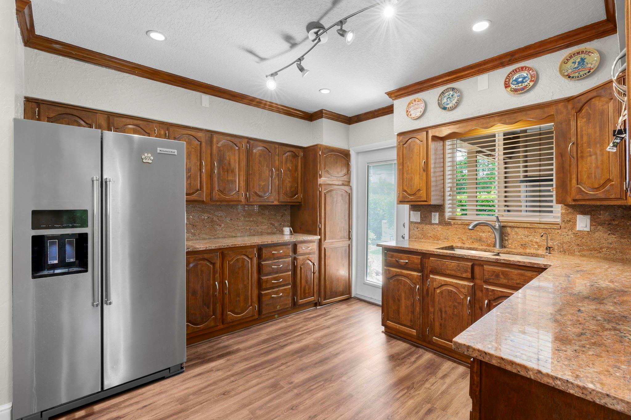 NORTH ANDREWS GARDENS FIR - Residential