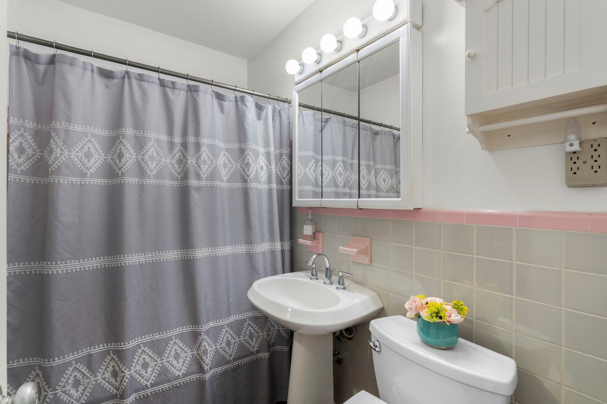 NORTH ANDREWS GARDENS FIR - Residential