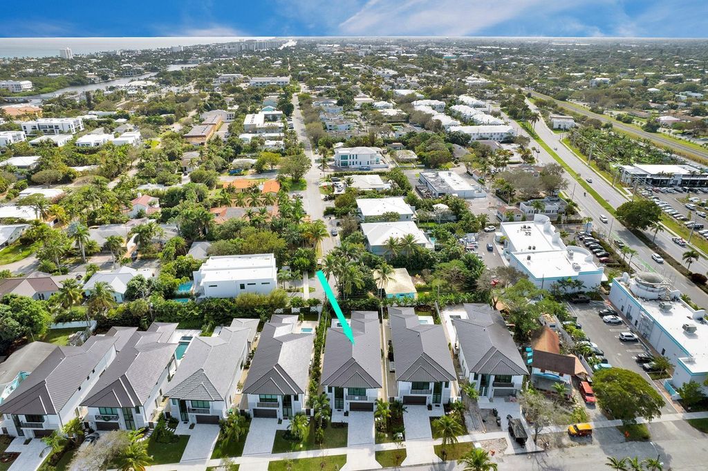 Photo of 714 S Lake Avenue, Delray Beach, FL 33483 (MLS # F10413742)