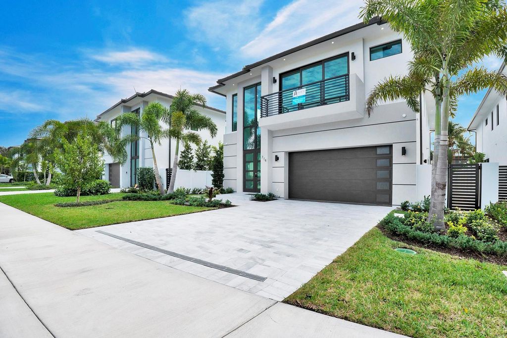 Photo of 714 S Lake Avenue, Delray Beach, FL 33483 (MLS # F10413742)