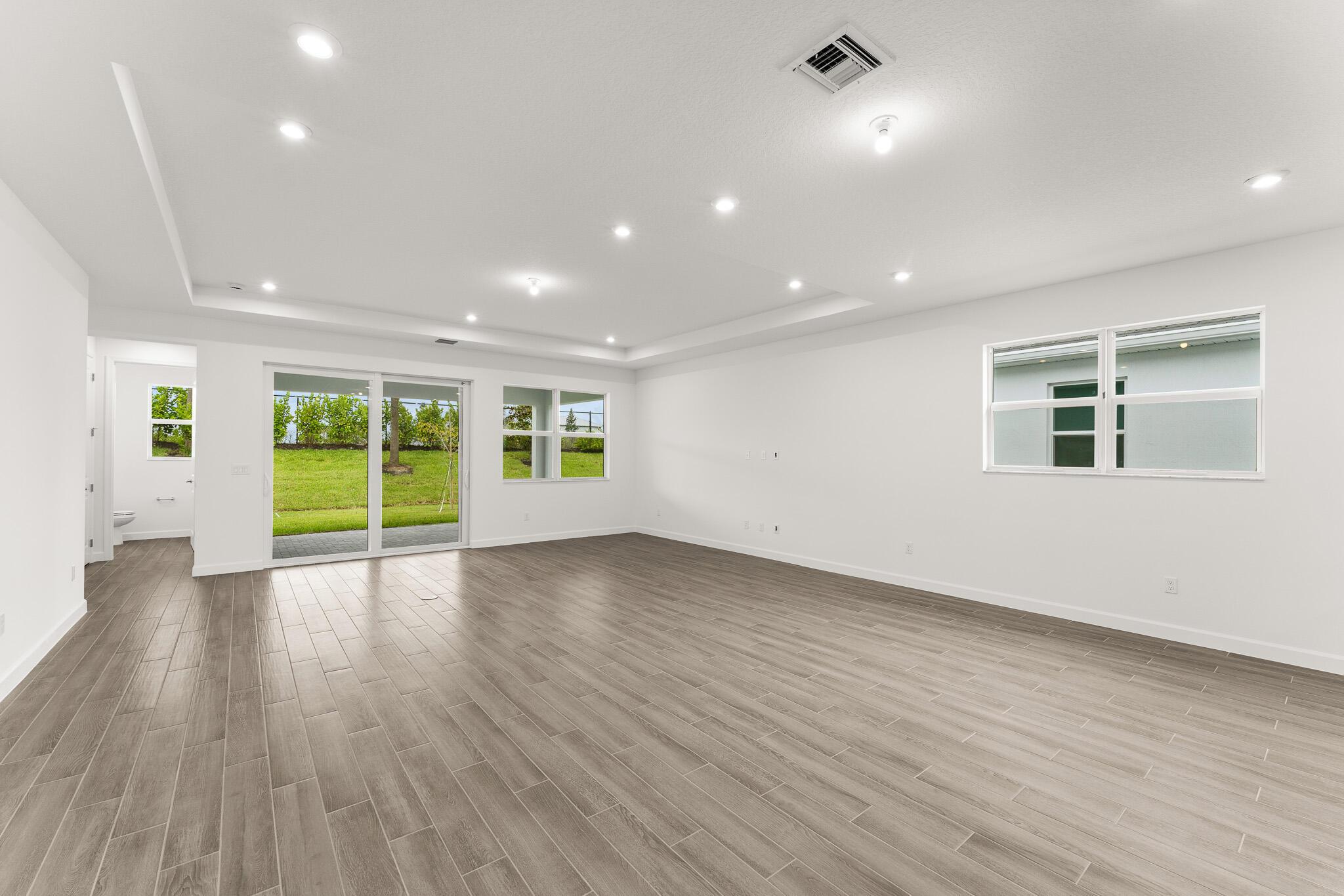 TELARO AT SOUTHERN GROVE - Residential