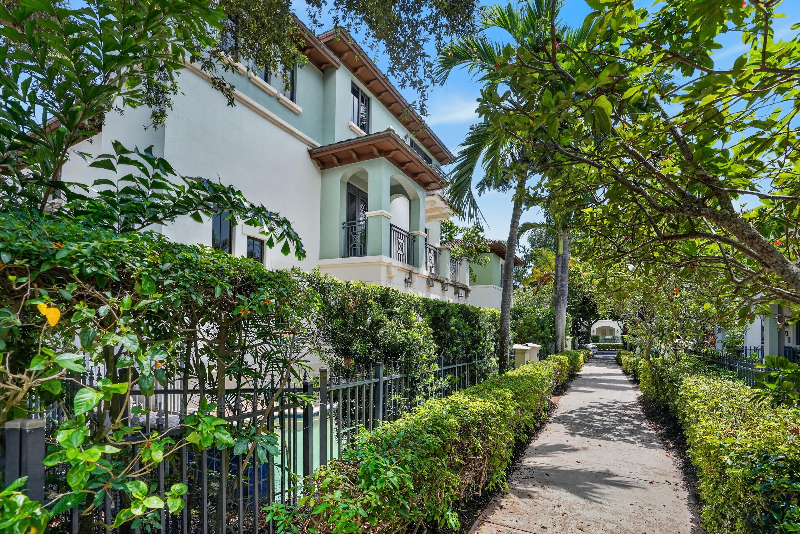 125 NW GARDENER Street