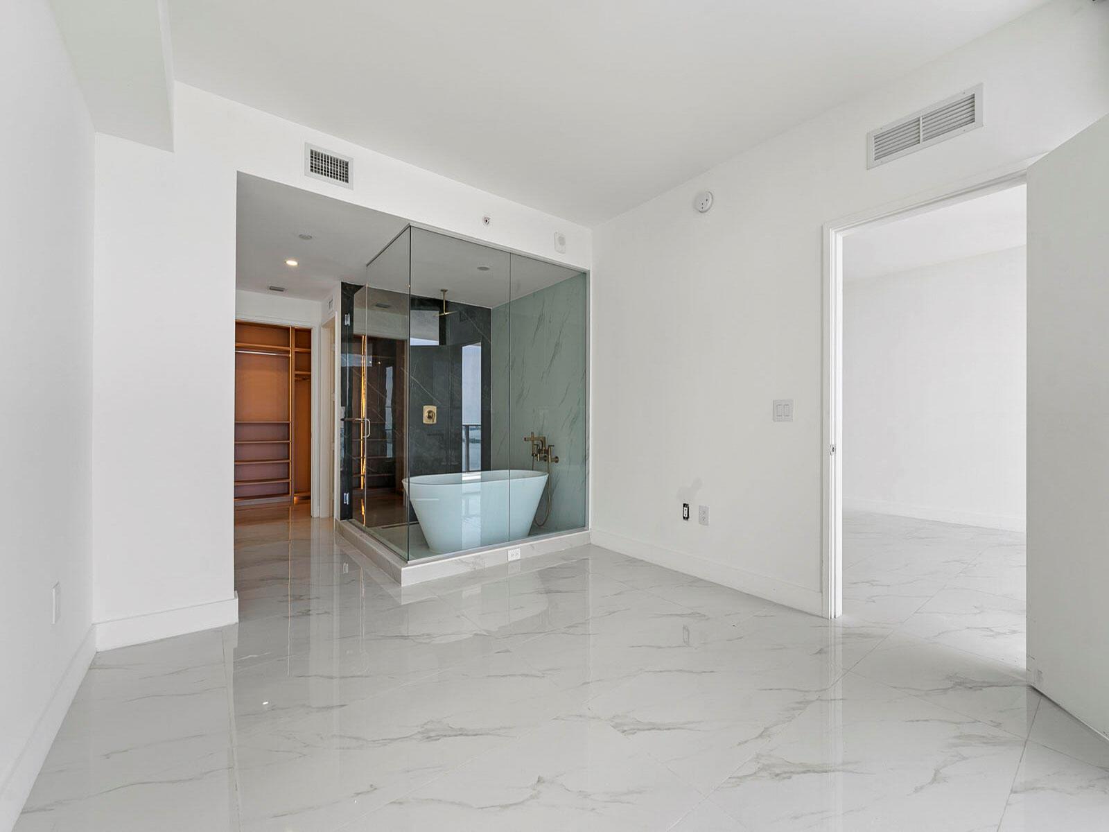 BAY BREEZE - Residential Lease