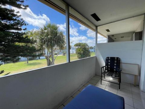 Condominium in West Palm Beach FL 191 Easthampton H 25.jpg