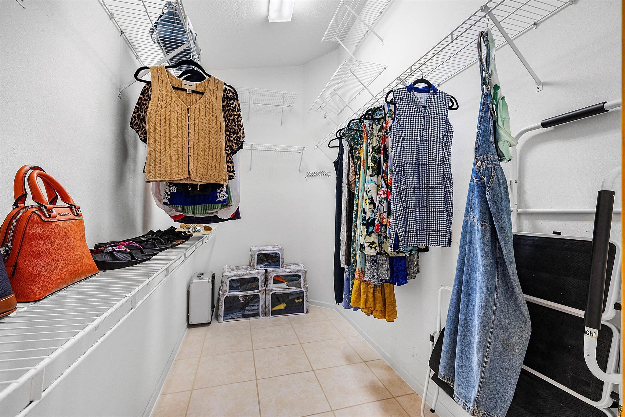 CASCADE LAKES - Residential