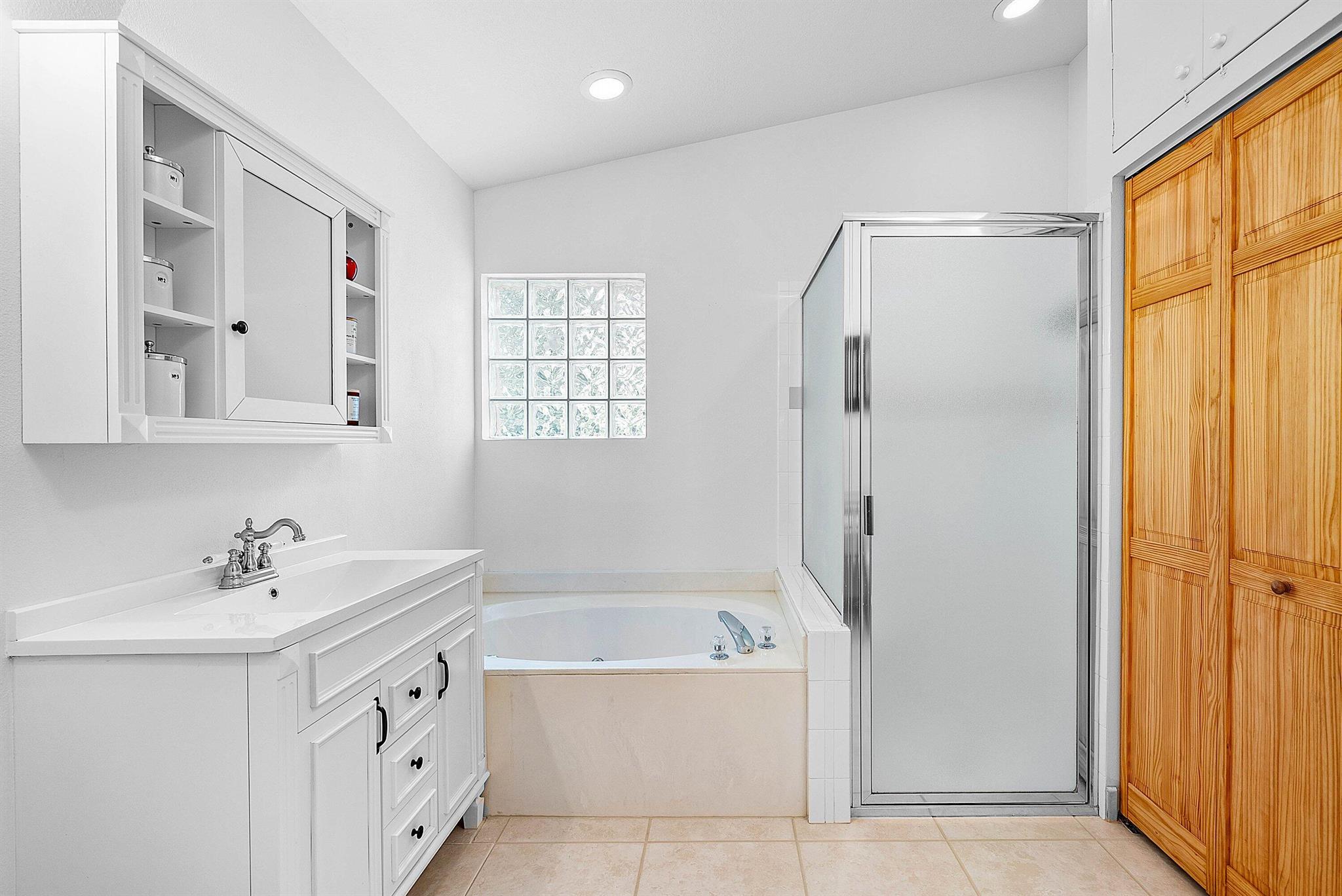 CASCADE LAKES - Residential