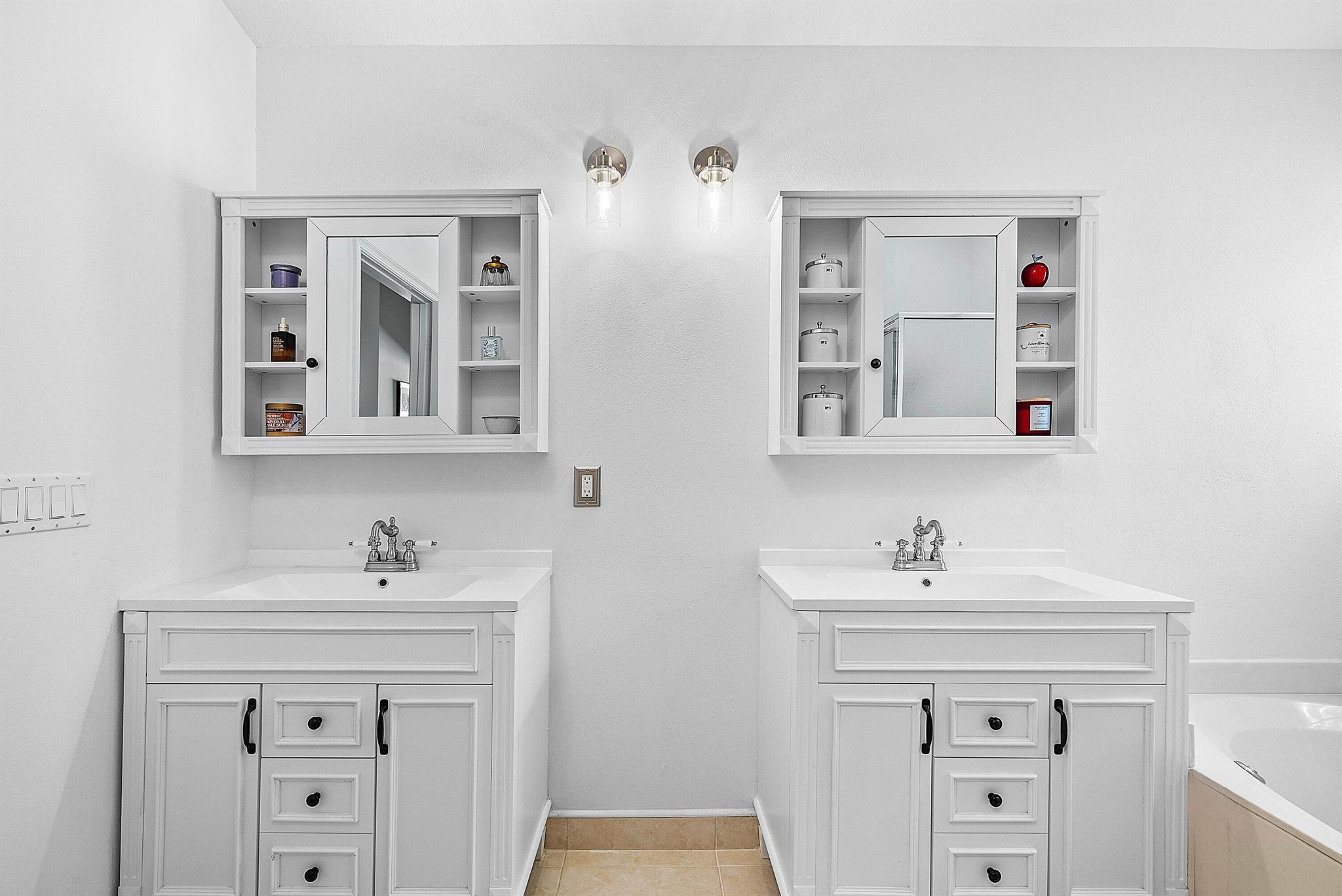 CASCADE LAKES - Residential