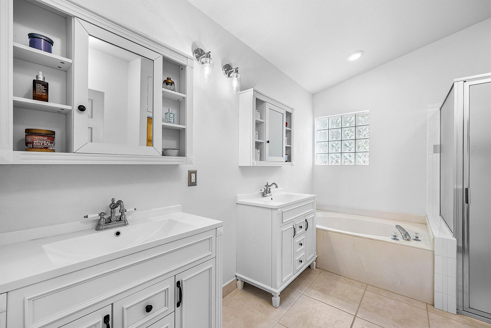 CASCADE LAKES - Residential