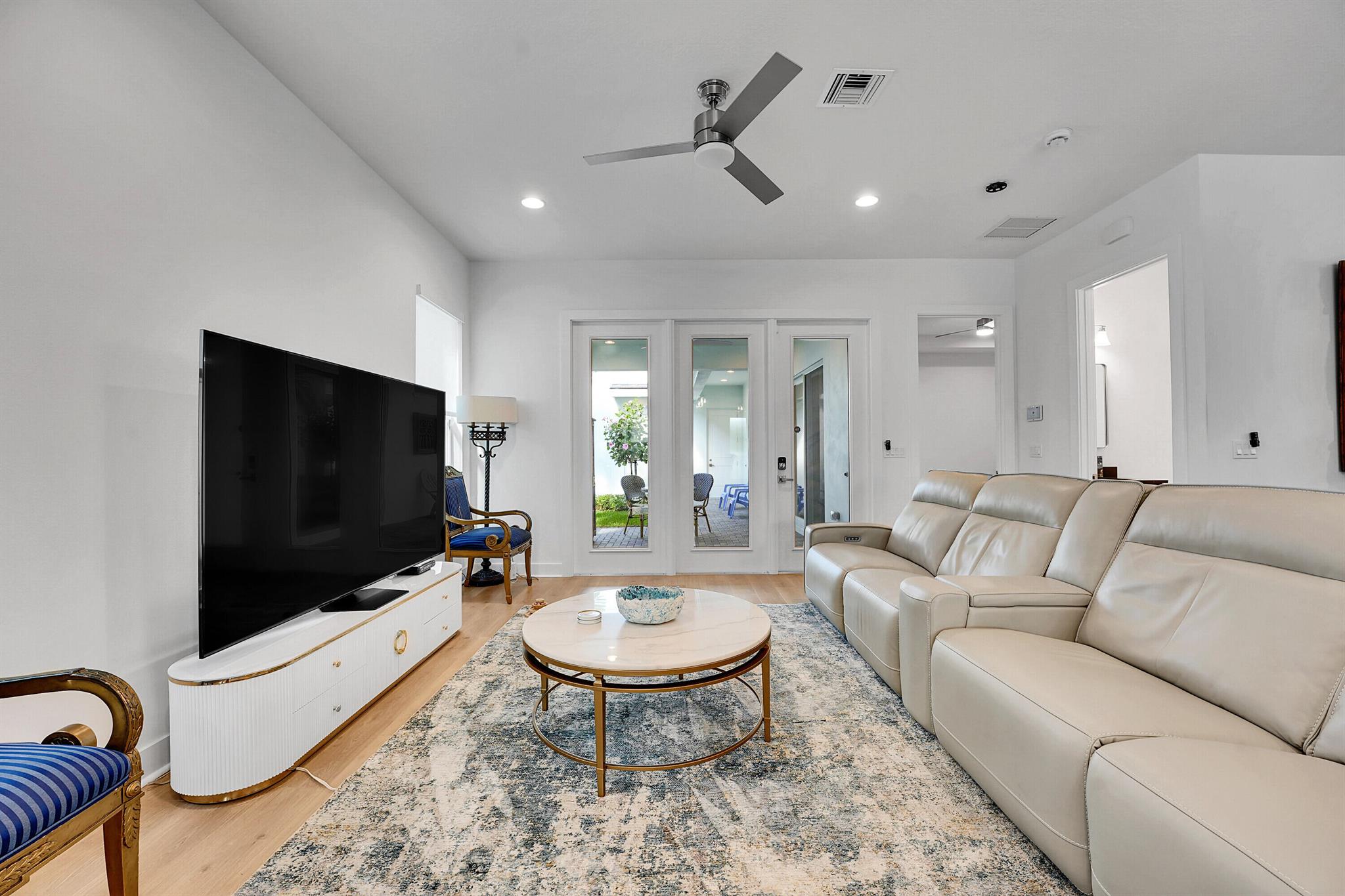 ALTON NEIGHBORHOOD - Residential Lease