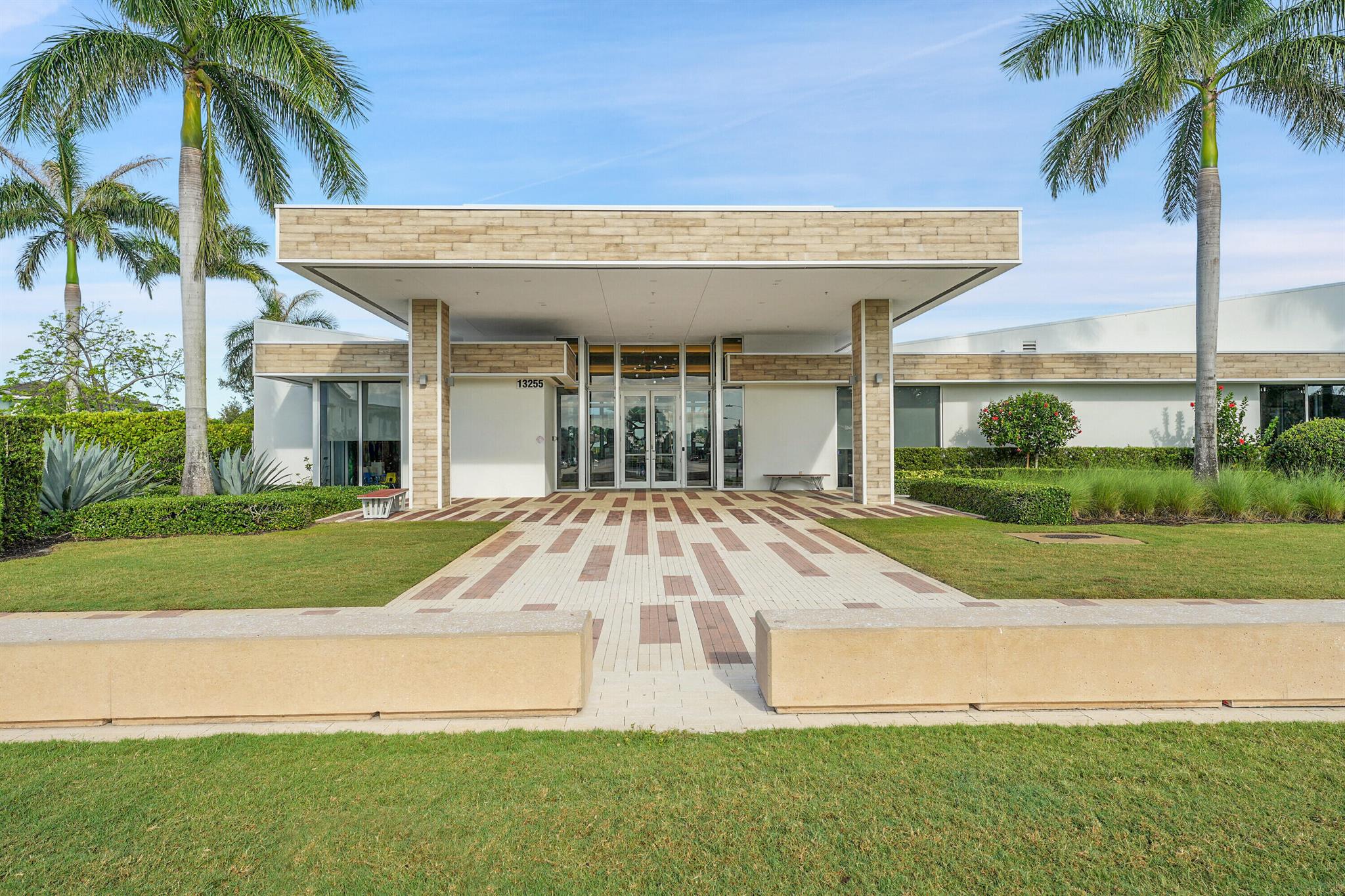 ALTON NEIGHBORHOOD - Residential Lease