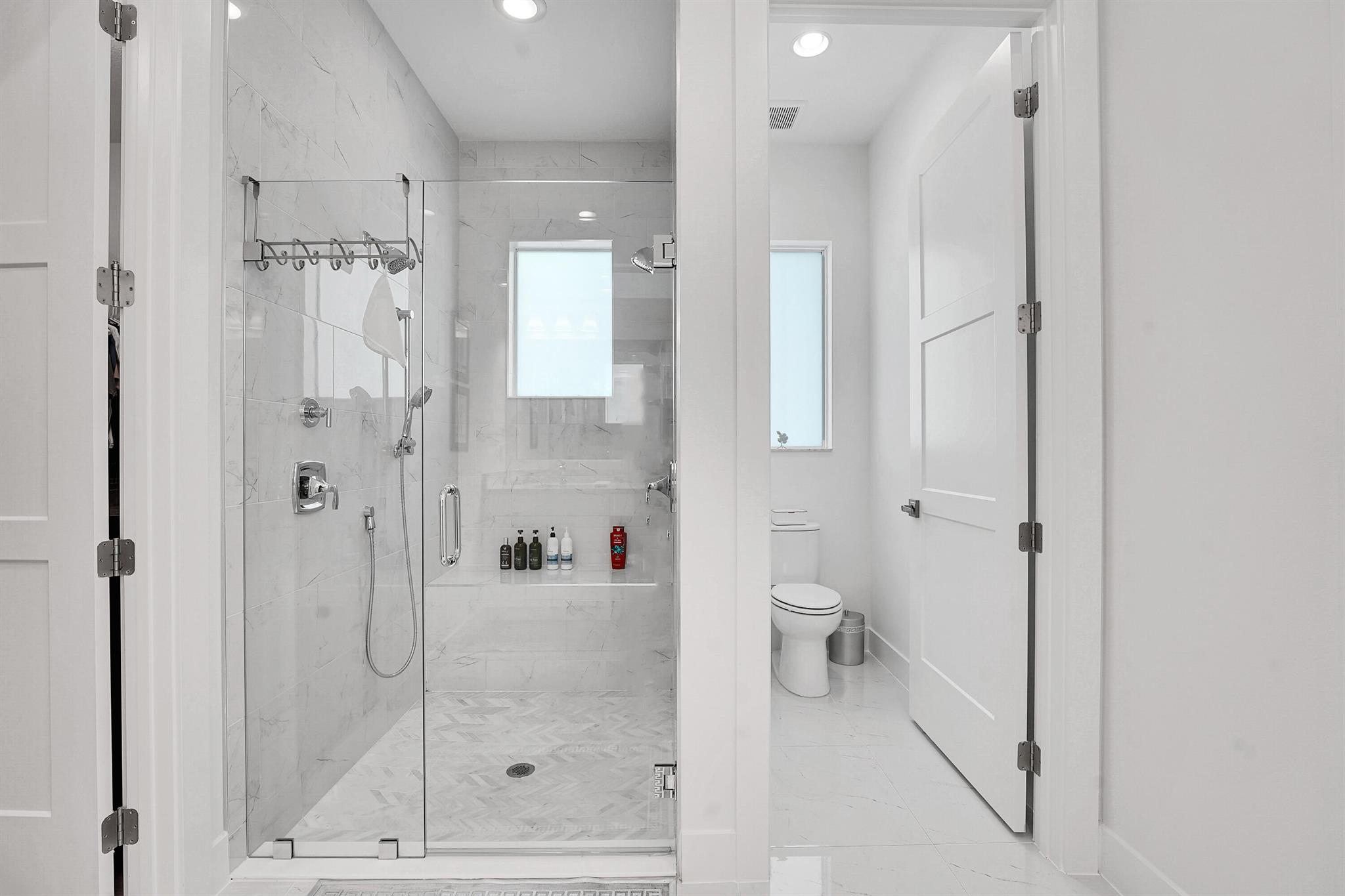 ALTON NEIGHBORHOOD - Residential Lease