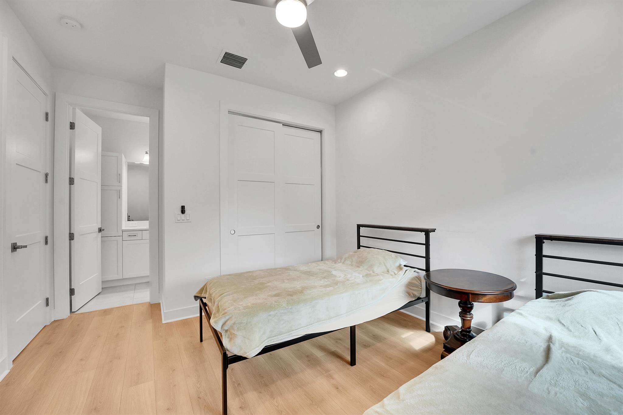 ALTON NEIGHBORHOOD - Residential Lease