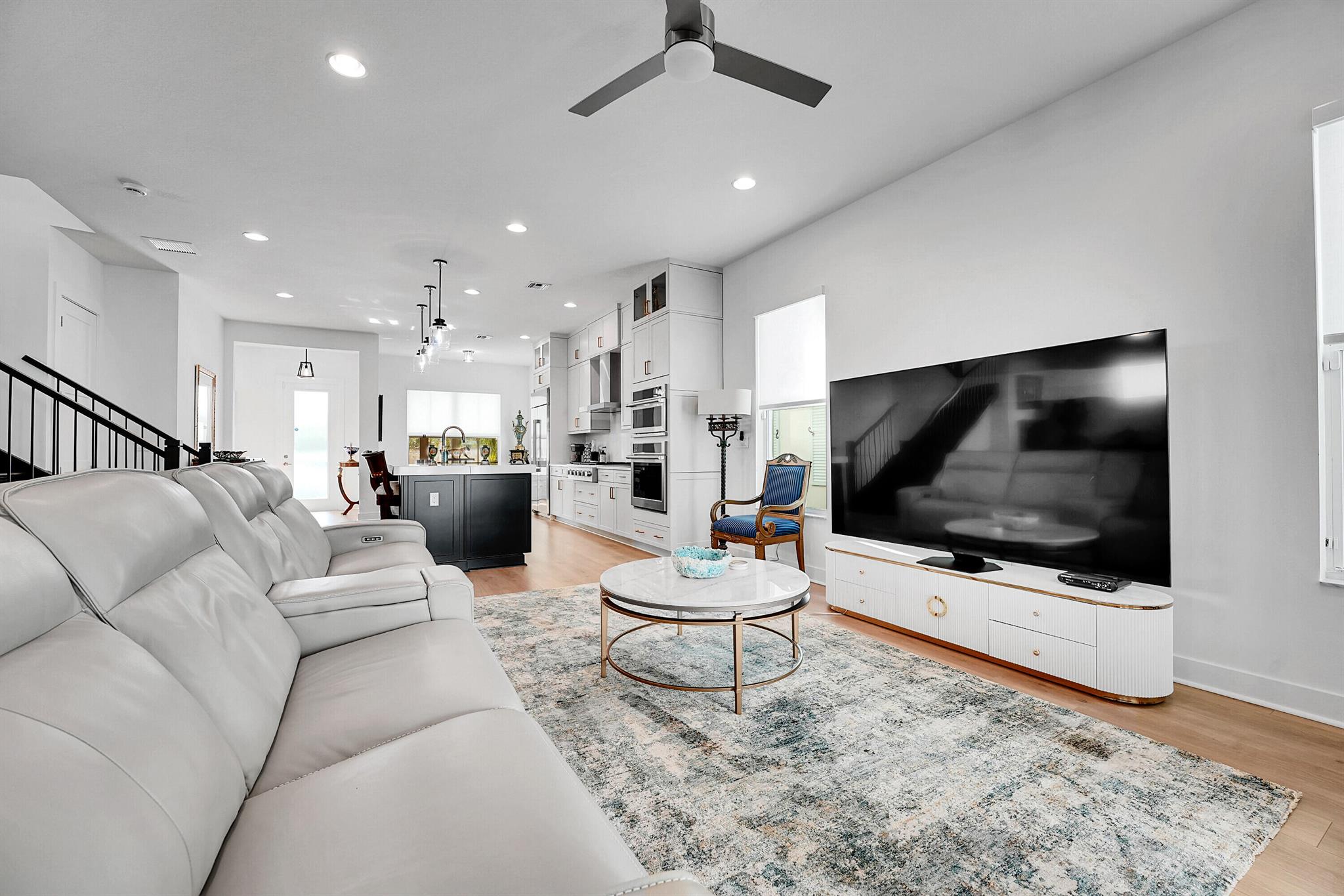 ALTON NEIGHBORHOOD - Residential Lease