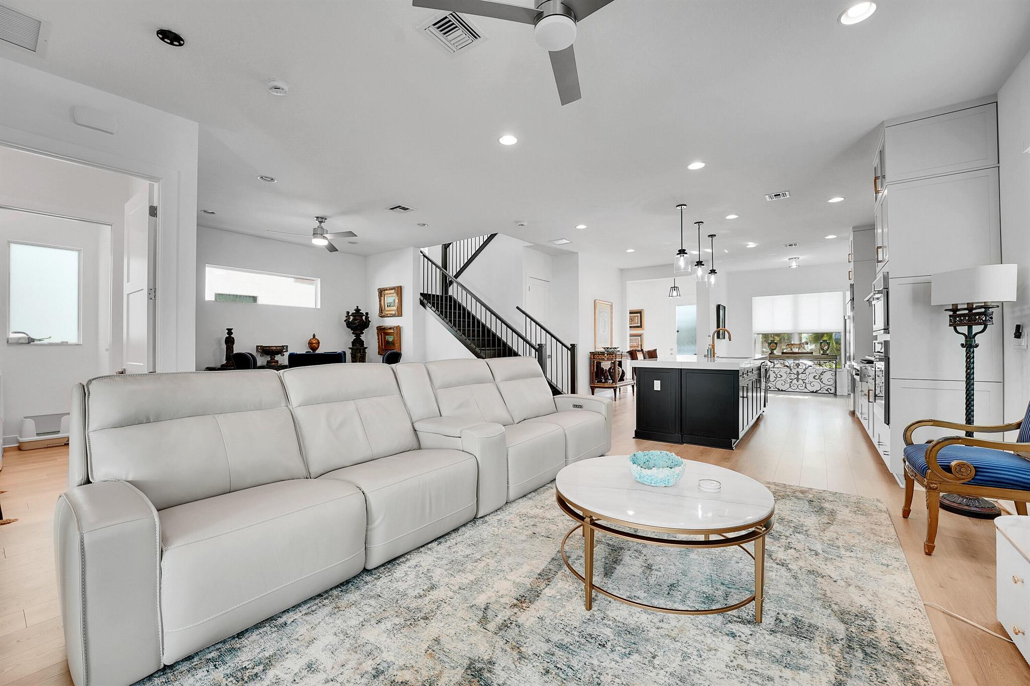 ALTON NEIGHBORHOOD - Residential Lease