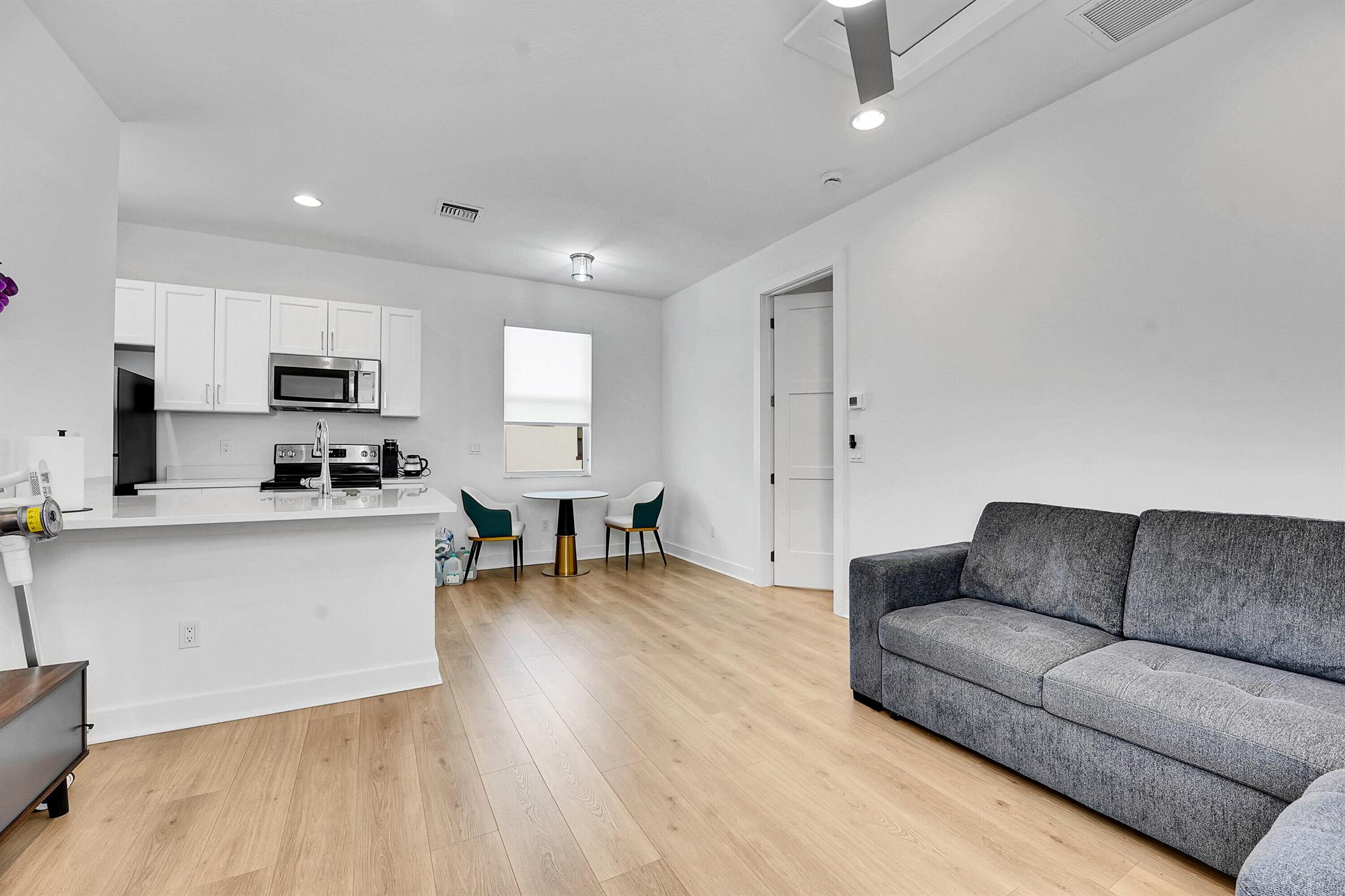 ALTON NEIGHBORHOOD - Residential Lease