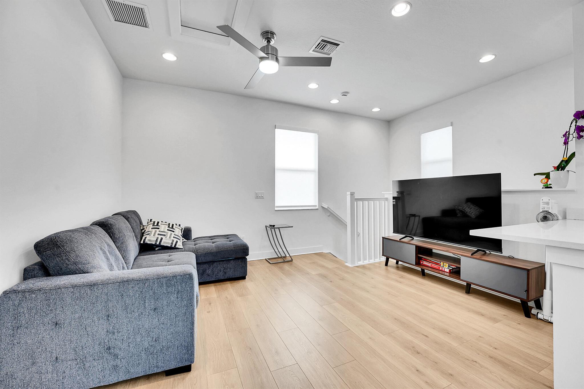 ALTON NEIGHBORHOOD - Residential Lease