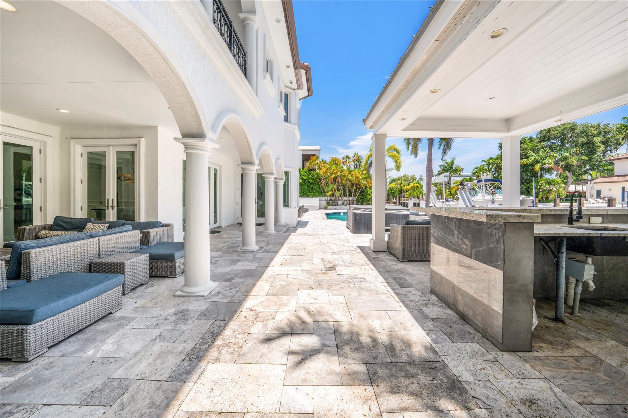 438 Coconut Isle Dr