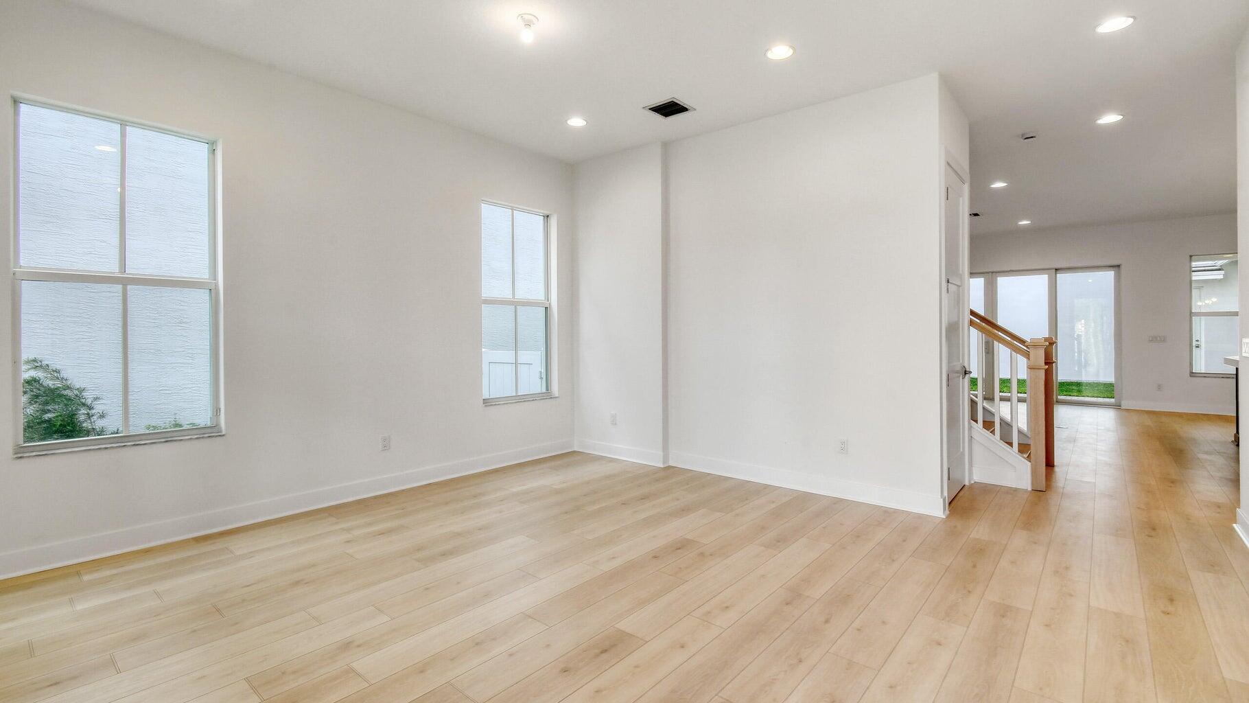 ALTON NEIGHBORHOOD - Residential Lease