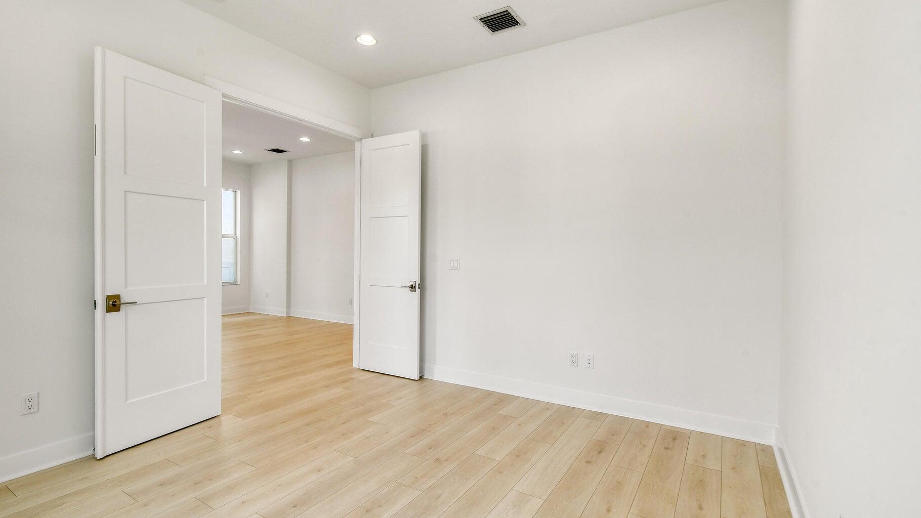 ALTON NEIGHBORHOOD - Residential Lease