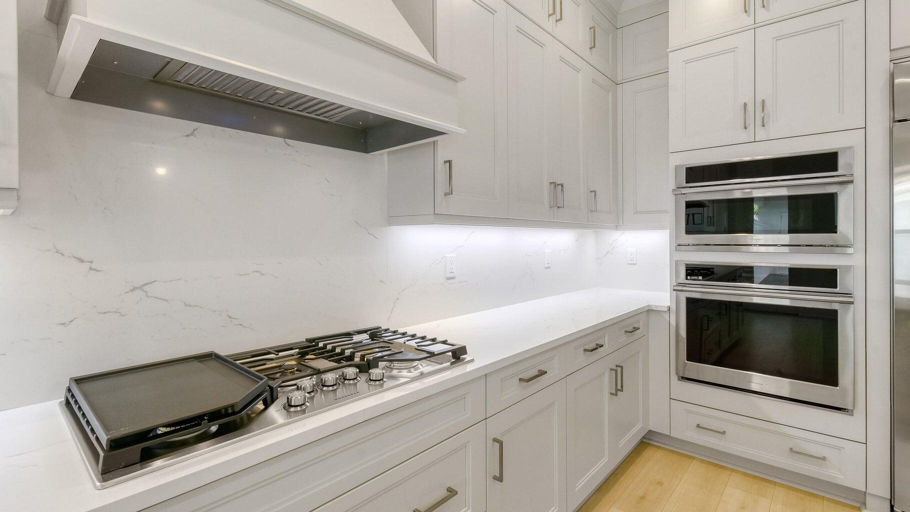 ALTON NEIGHBORHOOD - Residential Lease