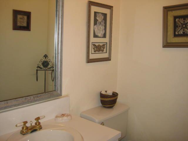 HOLLYWOOD HILLS - Residential