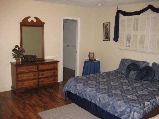 HOLLYWOOD HILLS - Residential