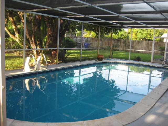 HOLLYWOOD HILLS - Residential