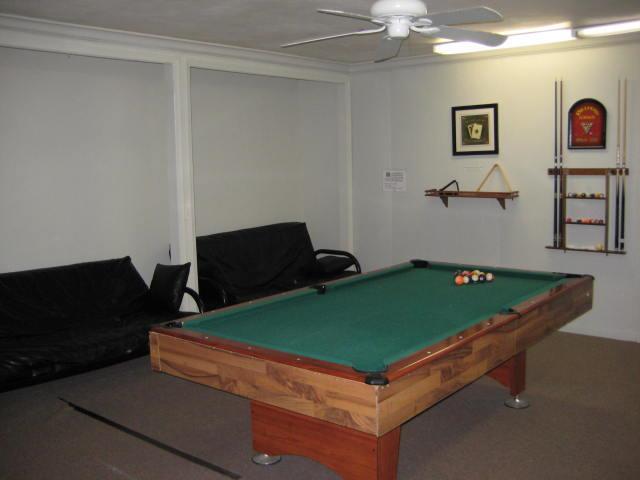 HOLLYWOOD HILLS - Residential