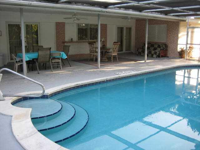 HOLLYWOOD HILLS - Residential